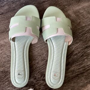Crown & Ivy H Band Sandals Mint Green Size 8.5